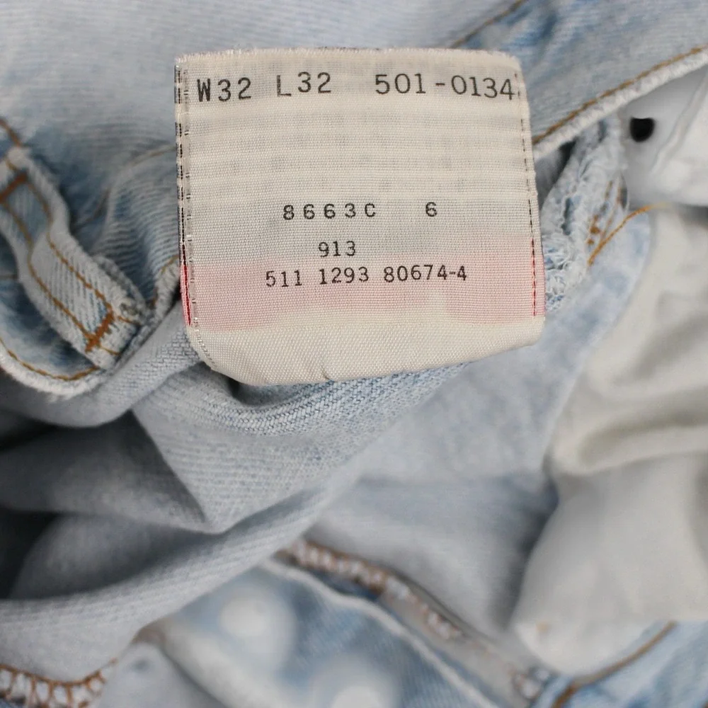 Vintage Levi's 501 Jeans Mens 30x31 Made in USA Light Wash Distressed Ripped‎